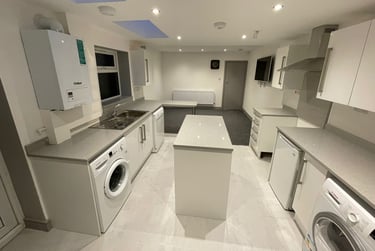 6 bed house, Exeter Road, Selly Park, Birmingham, B296EX - Image 1