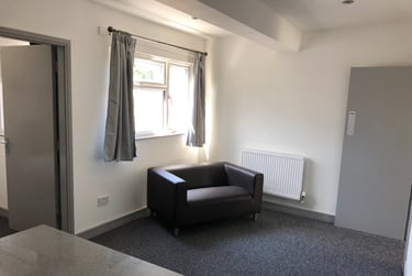 2 bed flat, Hobson Road, Selly Park, Birmingham, B297QA - Image 3