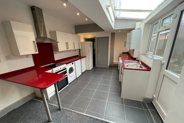 6 bed house, Exeter Road, Selly Park, Birmingham, B296EX - Image 1