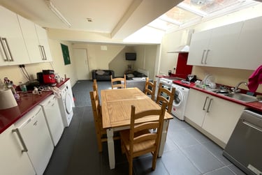 6 bed house, Teignmouth Road, Selly Park, Birmingham, B297AY - Image 1