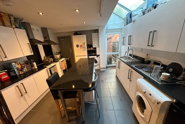 9 bed house, Tiverton Road, Selly Park, Birmingham, B296DB - Image 2
