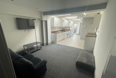 6 bed house, Tiverton Road, Selly Park, Birmingham, B296BP - Image 1
