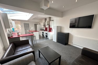 7 bed house, Dawlish Road, Selly Park, Birmingham, B297AR - Image 1
