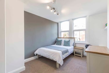 6 bed house, St. Michaels Road, Headingley, Leeds, LS63BG - Image 1