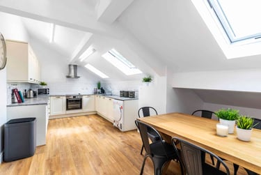 6 bed house, Brook Road, Fallowfield, Manchester, M146UE - Image 1