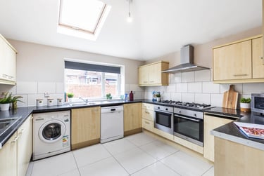 8 bed house, Heald Place, Rusholme, Manchester, M144AQ - Image 3