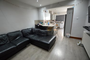 7 bed house, Cardigan Road, Burley, Leeds, LS61LU - Image 2