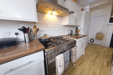 7 bed house, Walmsley Road, Burley, Leeds, LS61NG - Image 3