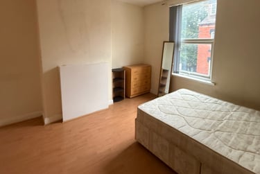 4 bed house, Welton Grove, Hyde Park, Leeds, LS61ES - Image 4