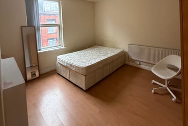 4 bed house, Welton Grove, Hyde Park, Leeds, LS61ES - Image 3