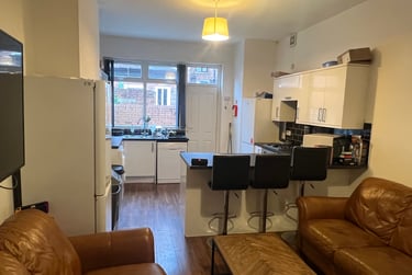 6 bed house, Berkeley Avenue, Longsight, Manchester, M145DN - Image 2