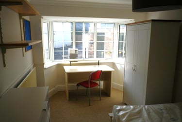 4 bed house, Andover Road, Montpelier, Cheltenham, GL502TB - Image 2
