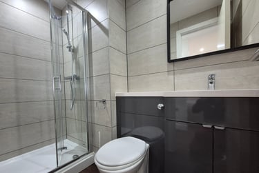 1 bed flat, Chester Road, Moss Side, Manchester, M169QN - Image 1