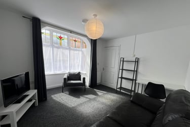 1 bed flat, Langley Street, Basford, Stoke, ST46DZ - Image 1