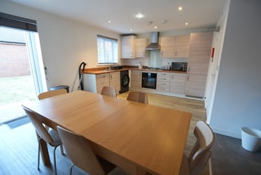 6 bed house, Slade Baker Way, Frenchay, Bristol, BS161QT - Image 2