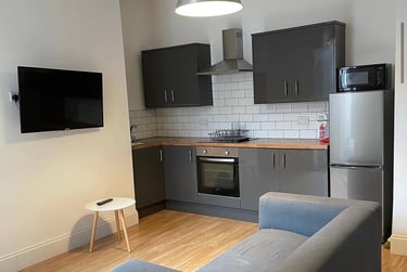 2 bed flat, Hazelwood Avenue, Jesmond, Newcastle, NE23HU - Image 1