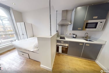 1 bed studio, Queens Road, Clifton, Bristol, BS81QU - Image 1