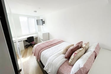 2 bed flat, Triangle South, Kingsdown, Bristol, BS81EY - Image 1