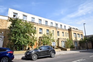 3 bed flat, Westferry Road, Isle of Dogs, London, E143RS - Image 1