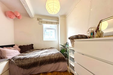 4 bed house, Avis Square, Limehouse, London, E10QD - Image 4