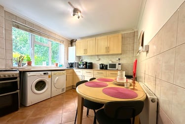 4 bed house, Avis Square, Limehouse, London, E10QD - Image 3