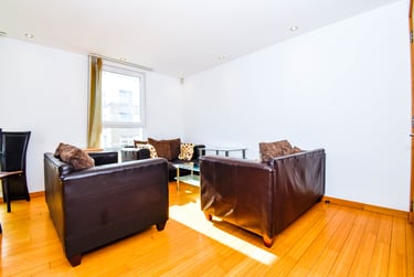 3 bed flat, Westferry Road, Isle of Dogs, London, E143RS - Image 2