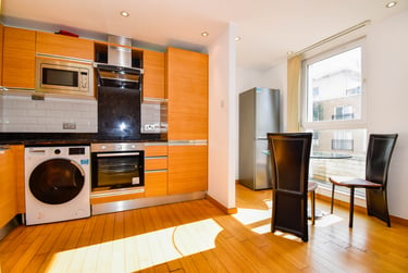 3 bed flat, Westferry Road, Isle of Dogs, London, E143RS - Image 4