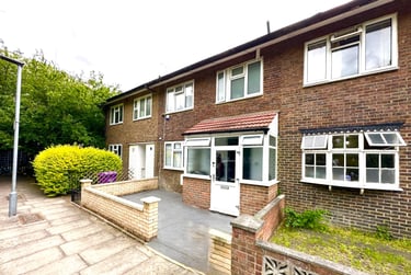 4 bed house, Avis Square, Limehouse, London, E10QD - Image 1