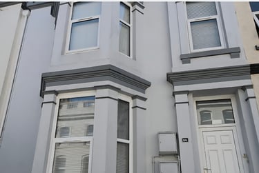3 bed flat, Hill Park Crescent, Greenbank, Plymouth, PL48JW - Image 1