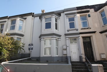 3 bed flat, Hill Park Crescent, Greenbank, Plymouth, PL48JW - Image 1