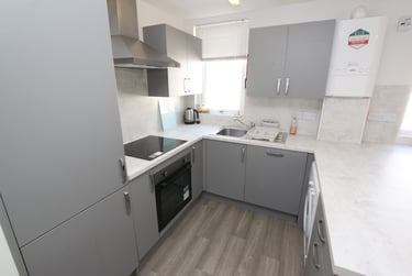 3 bed flat, Hill Park Crescent, Greenbank, Plymouth, PL48JW - Image 4
