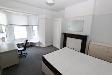 3 bed flat, Hill Park Crescent, Greenbank, Plymouth, PL48JW - Image 6