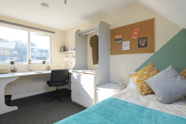 9 bed house, Colbourne Avenue, Moulsecoomb, Brighton, BN24GE - Image 1