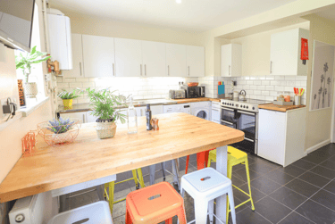 8 bed house, Upper Bevendean Avenue, Bevendean, Brighton, BN24FG - Image 1
