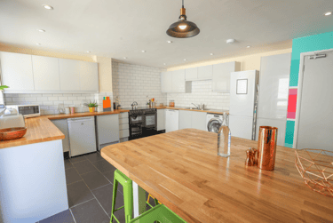 8 bed house, Hawkhurst Road, Coldean, Brighton, BN19GF - Image 1