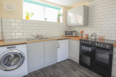 7 bed house, Park Road, Coldean, Brighton, BN19AA - Image 2