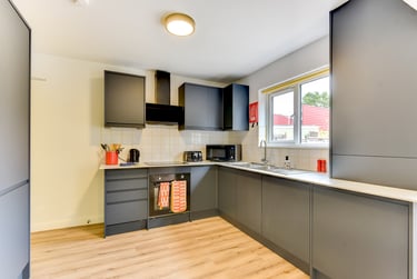 1 bed house, Bishop Manor Road, Horfield, Bristol, BS105BB - Image 2