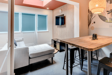 6 bed house, Hogarth Walk, Lockleaze, Bristol, BS79XS - Image 3