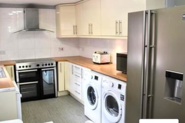 7 bed house, Moseley Road, Fallowfield, Manchester, M146PB - Image 1