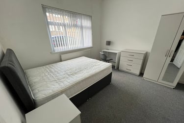 4 bed house, Baglan Street, Port Tennant, Swansea, SA18JZ - Image 6