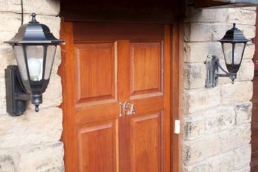 1 bed studio, Newsome Road, Primrose Hill, Huddersfield, HD46NY - Image 1