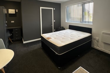1 bed studio, Walter road, Uplands, Swansea, SA14QA - Image 1