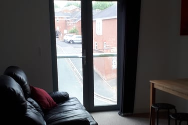 2 bed flat, Howell Road, St Sidwells, Exeter, EX44LZ - Image 2