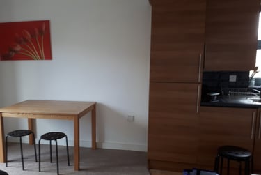 2 bed flat, Howell Road, St Sidwells, Exeter, EX44LZ - Image 3