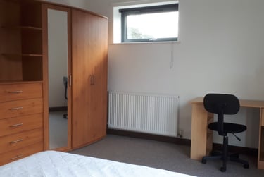 2 bed flat, Howell Road, St Sidwells, Exeter, EX44LZ - Image 5