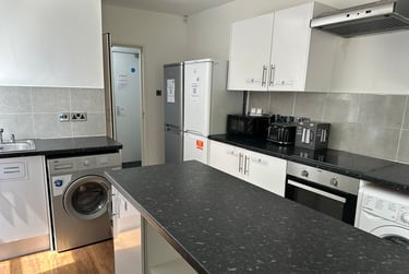 9 bed house, Brentwood, Seedley, Salford, M68QU - Image 5