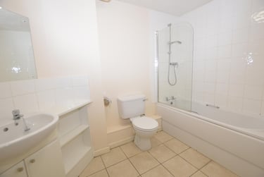 4 bed flat, Hesper Road, Hythe, Colchester, CO28JP - Image 4