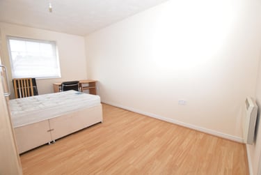 4 bed flat, Hesper Road, Hythe, Colchester, CO28JP - Image 9