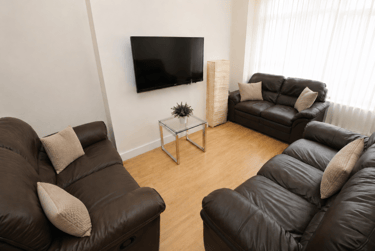 6 bed house, Graham Grove, Burley, Leeds, LS42NF - Image 1