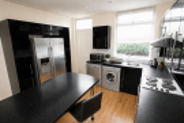 6 bed house, Graham Grove, Burley, Leeds, LS42NF - Image 2